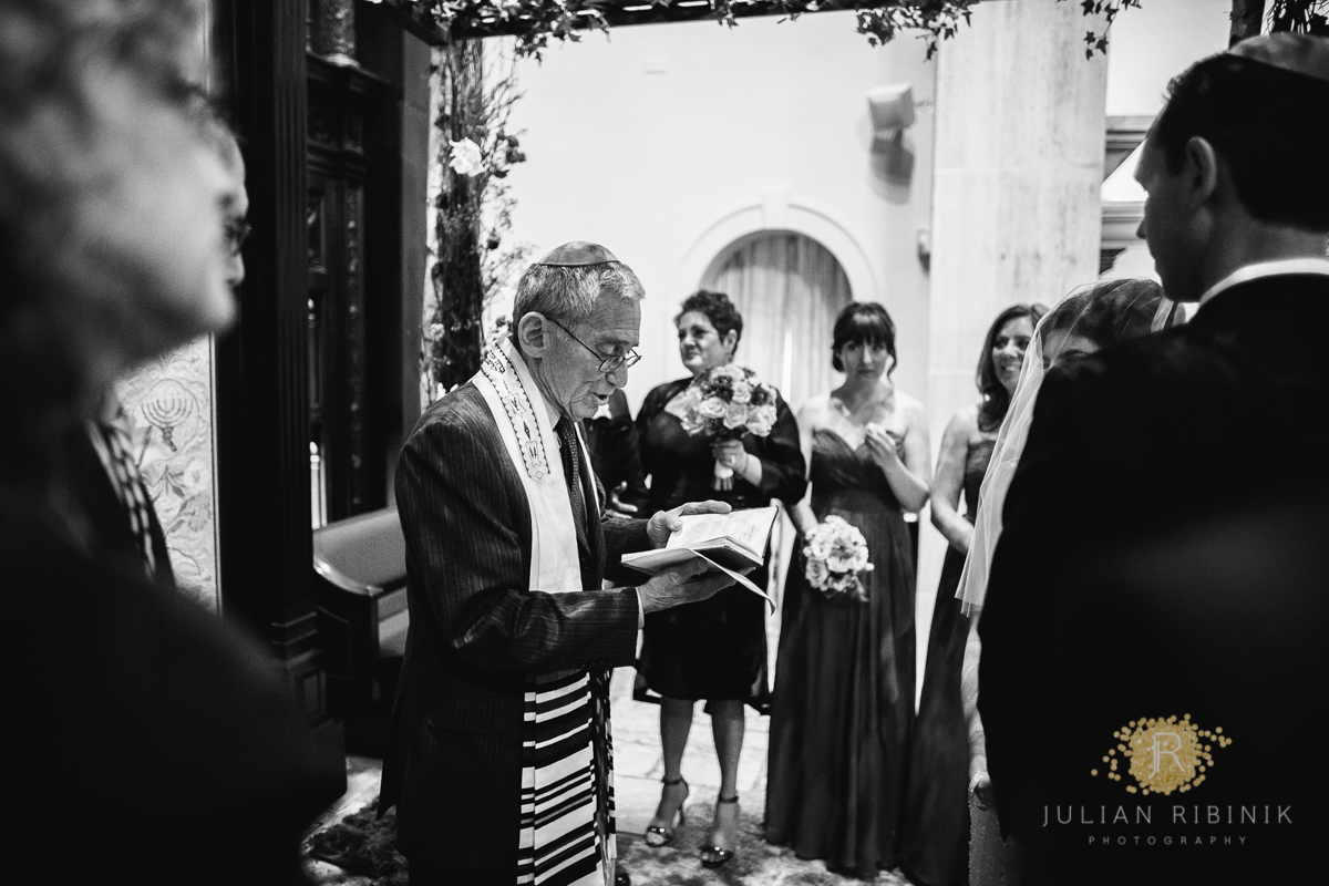 A Jewish pastor performs the wedding ceremony NY
