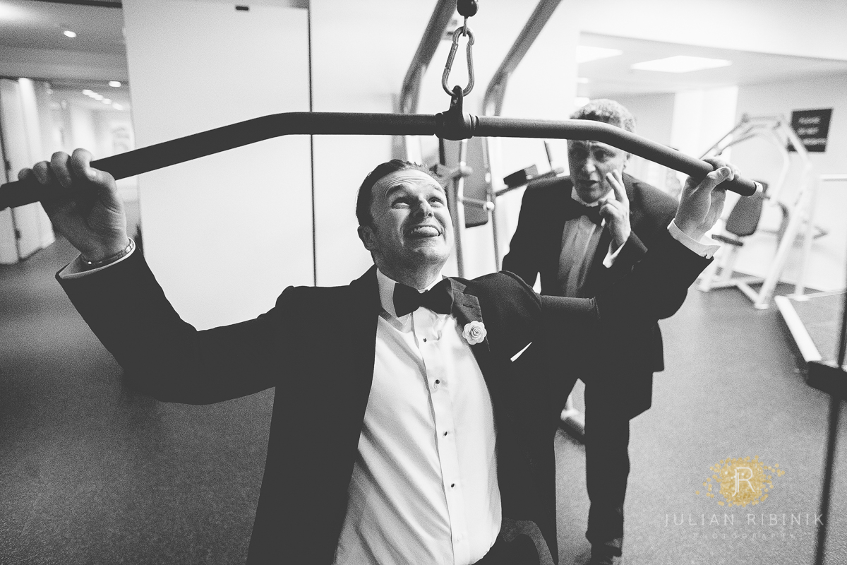 Groom at the gym before wedding