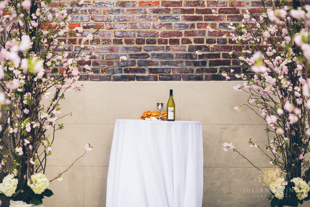 Flower decoration and champagne at a Jewish wedding