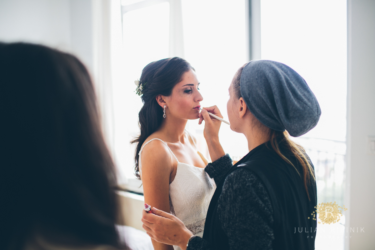 The bride get her makeup by the artist