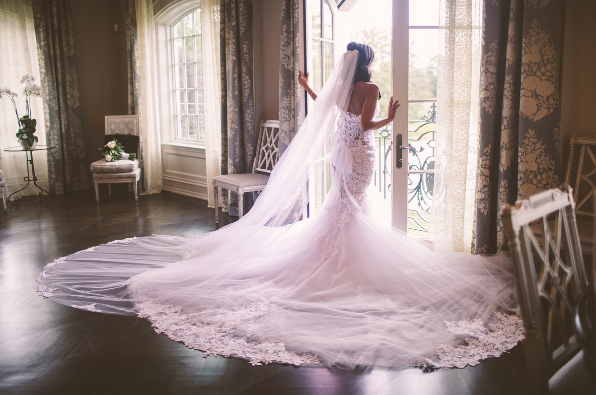 A photo of an absolutely elegant wedding dress