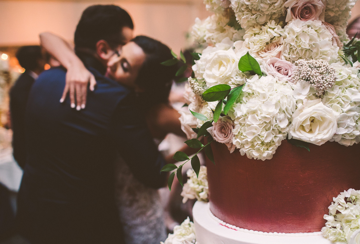 A beautiful wedding cake at a New Jersey wedding