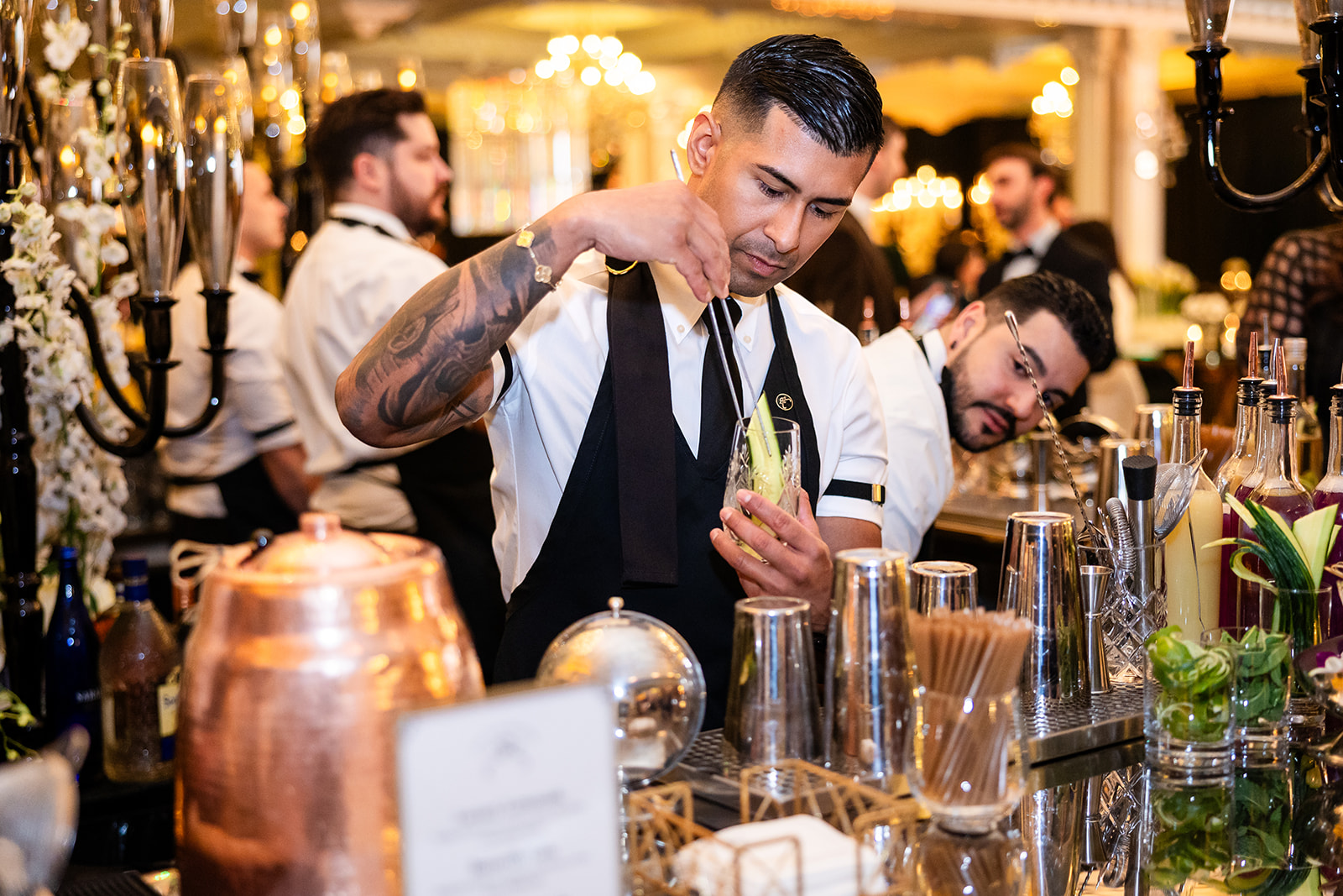 Mixologist preparing drinks for Highstyle gala guests